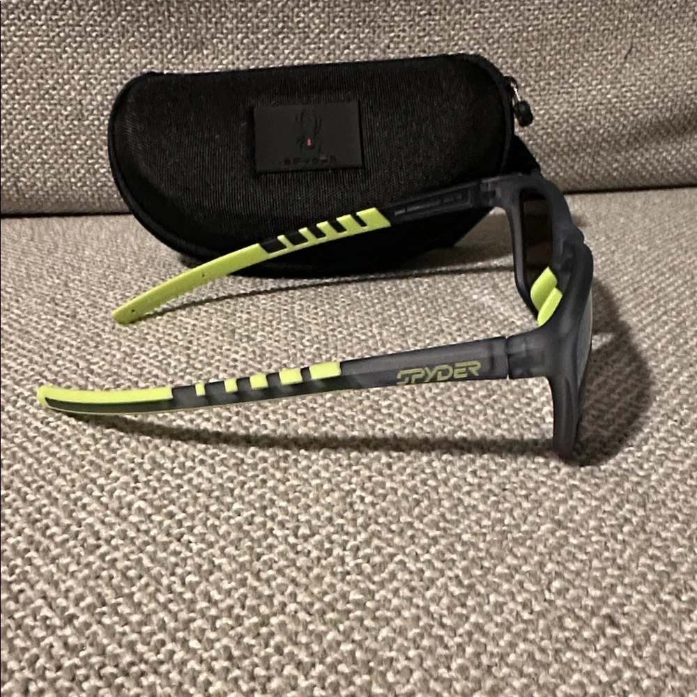 Spyder NEW Blue and green Polarized Sunglasses with Black Case